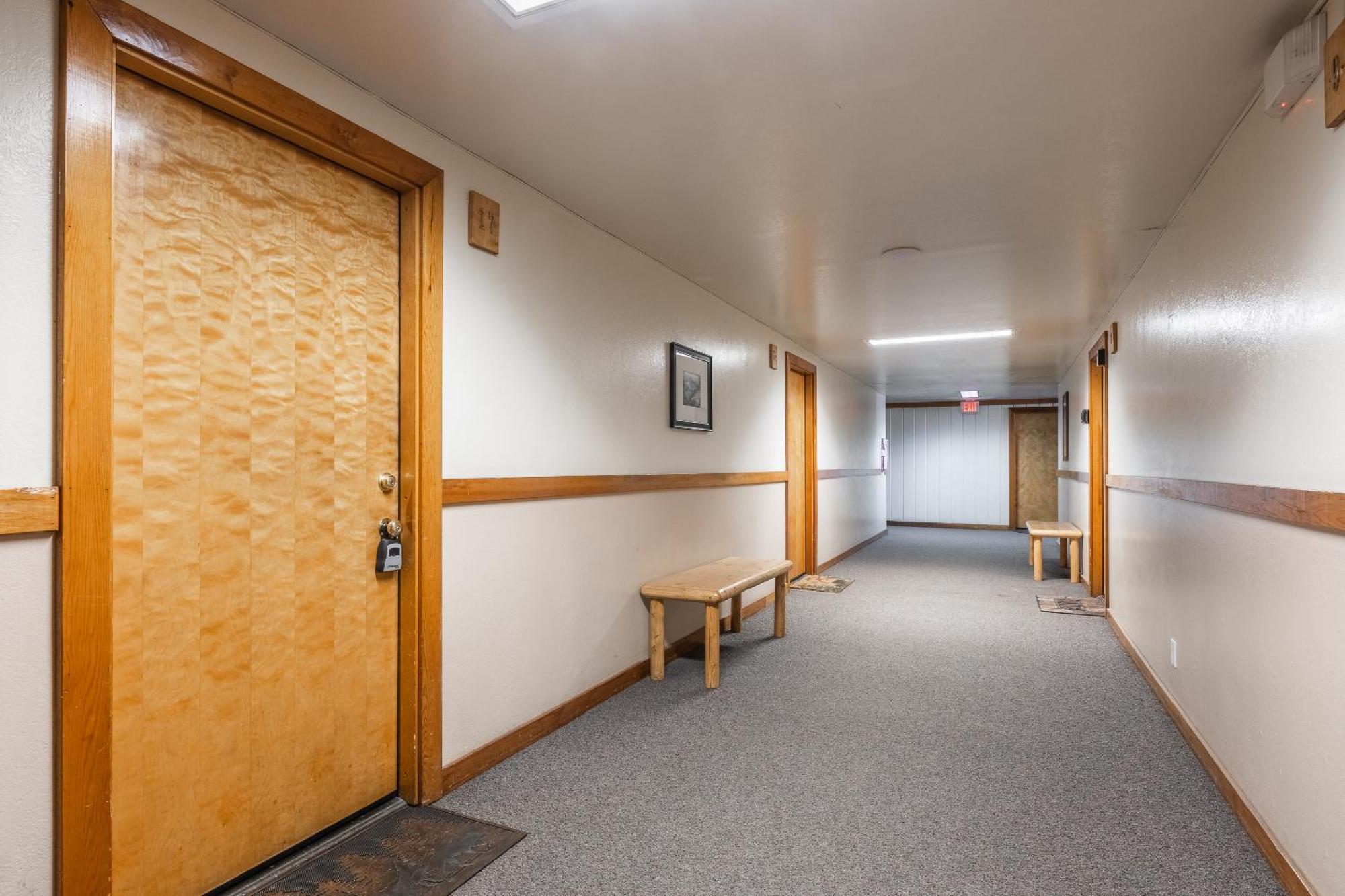 Fully Renovated! St Anton #17 Ski In Ski Out 1 Bedroom 1 Bathroom Condo! Sleeps Up To 4! Mammoth Lakes Exterior photo