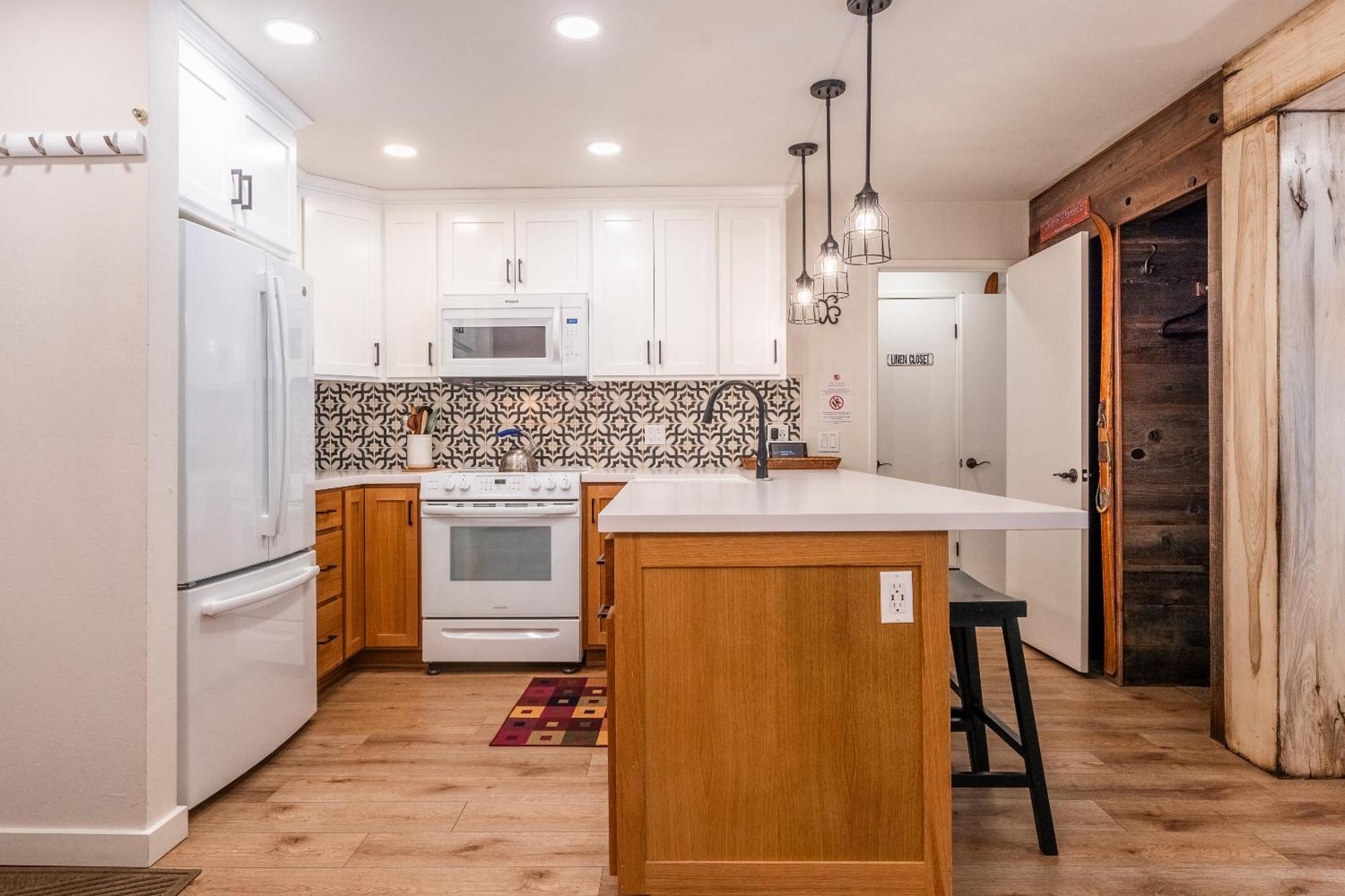 Fully Renovated! St Anton #17 Ski In Ski Out 1 Bedroom 1 Bathroom Condo! Sleeps Up To 4! Mammoth Lakes Exterior photo